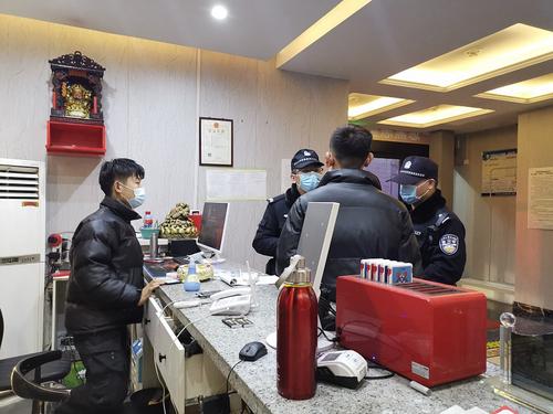 ktv,足浴,寄递物流等人员密集场所进行清查,检查旅馆业是否按照"四实"